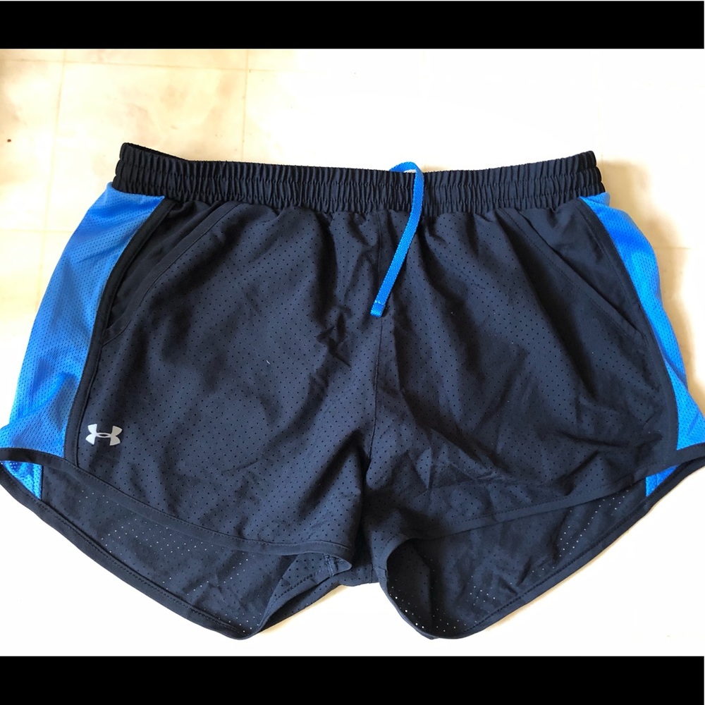 Under Armor Women Shorts (M)